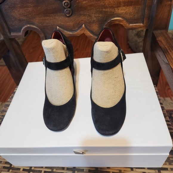 CHLOÉ | Black Mary Jane Pumps - Picture 2 of 6